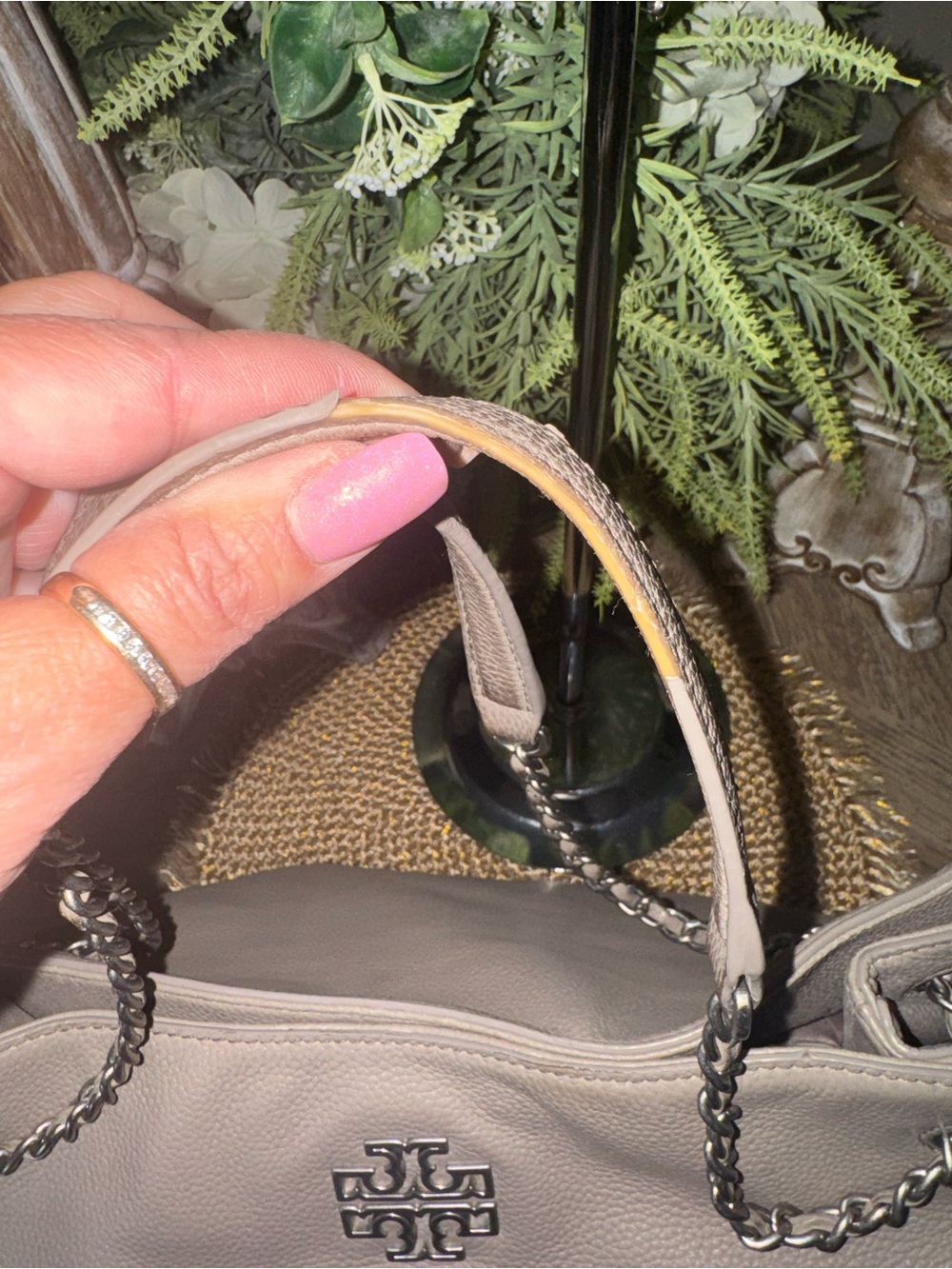 Tory Burch Taupe Pebbled Leather Chain-Handle Shoulder Bag in EUC - Picture 4 of 9